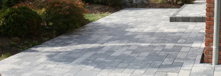 Gepflasterte Terrasse